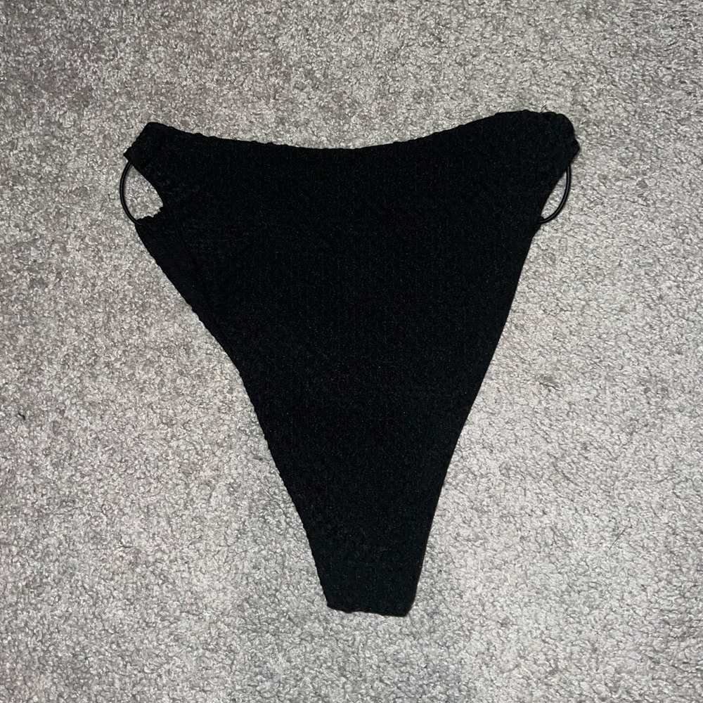 Bikini - Picture 5 of 5